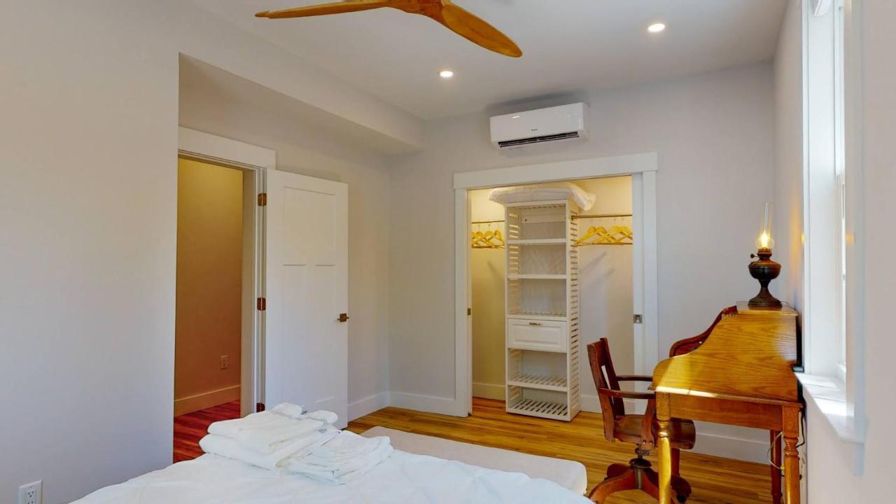 Holiday home Historic 2br 1ba With King Bed-fast Wi-fi 75 Oled Tv Wilmington